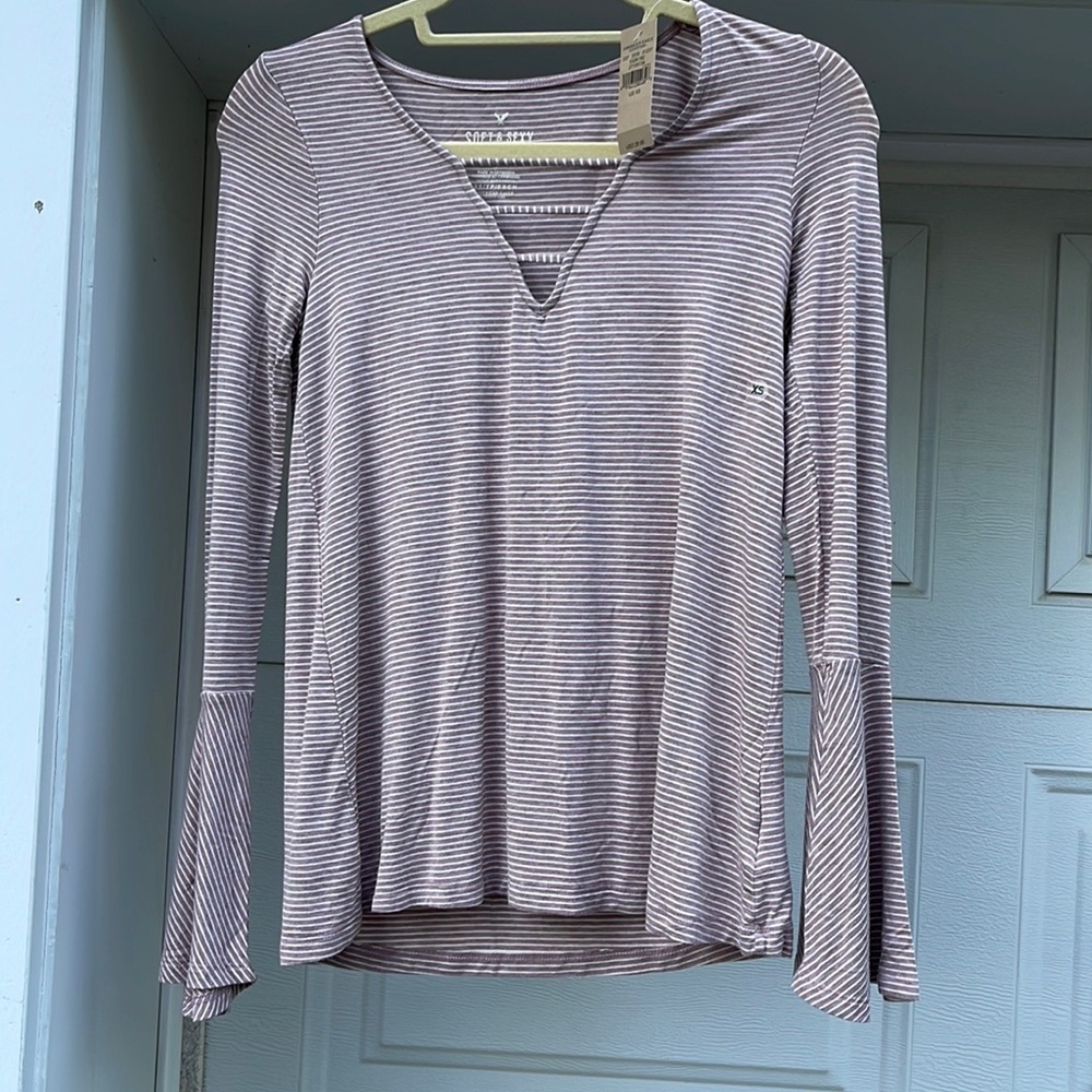 Brand new flowy cotton top American Eagle. Purple color